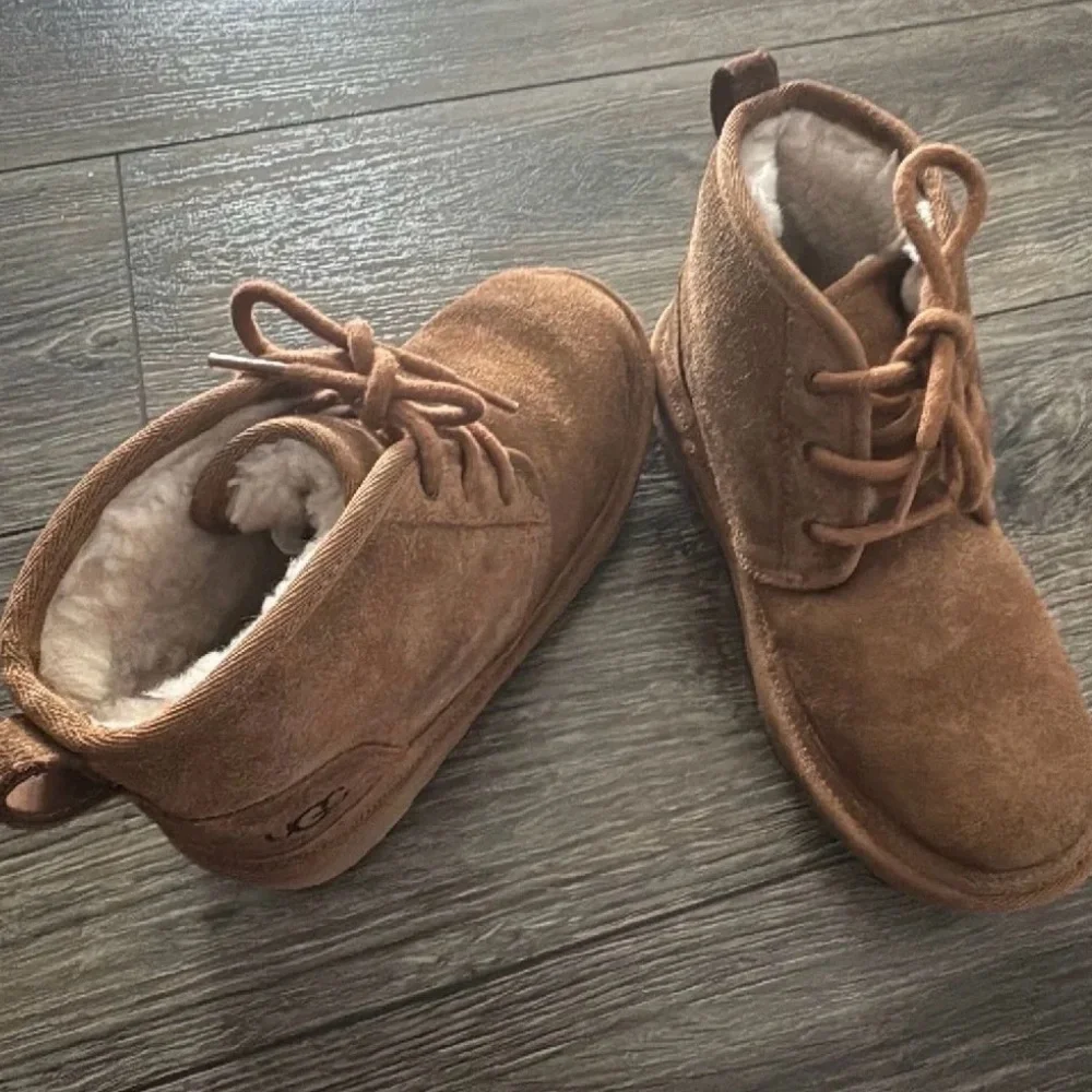 KIDS UGG BOOTIES - Picture 1 of 6